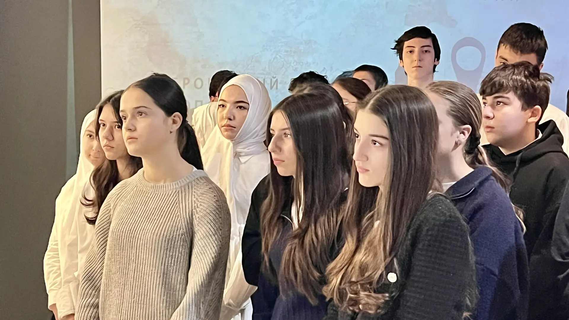 Более 100 школьников Махачкалы посетили исторический парк «Россия – моя история»